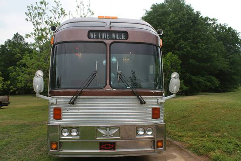 Illustration for article titled Willie Nelson's Tour Bus Might Have Just Won Craigslist